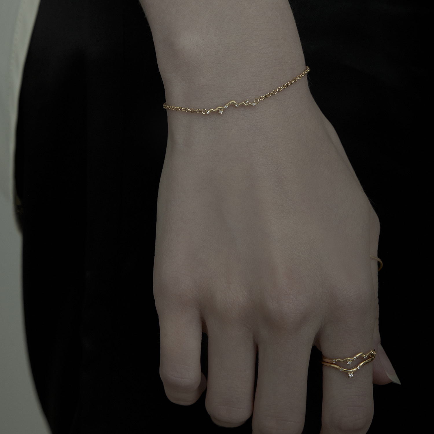 [Line Art] Waves Line Sapphire Bracelet